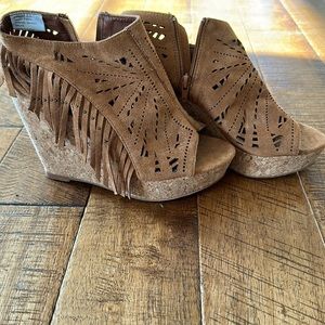 Brand new not rated fringe wedge